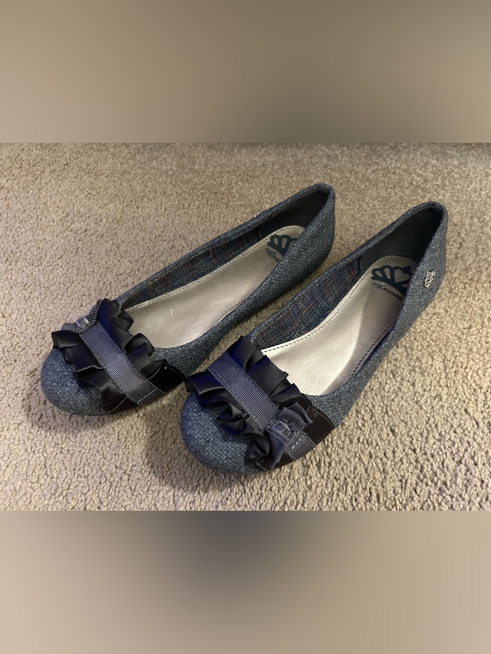 Fergalicious by Fergie Womens Felt Ballet Flats Gray/Black Bow Slip-On 7.5M